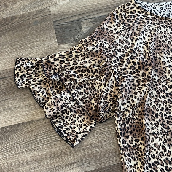 Women's Oversized Ruffle Leopard Animal Print Top Brown Size Small Stretchy - Picture 3 of 8